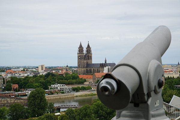 Magdeburg-Blick-fernrohr-Albin-Mueller-Turm