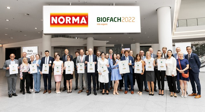 norma-erh-lt-241-dlg-medaillen-auf-der-biofach-2022-und-ist-erneut-der-beste-bio-h-ndler-deutschland