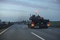 Quadriga 2024: Leoparden auf der AutobahnPanzer aus Pfreimd auf dem Weg nach Litauen