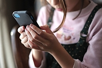 Kinder und Jugendliche in Not: Psychosoziale Hilfe per Smartphone