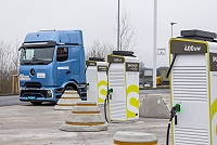FRYTE und SMATRICS integrieren Ladeinfrastruktur für E-LKW in die Routenplanung von Logistikunternehmen.