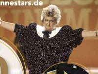 Die Ausstellung „HENNESTARS-Die Galerie der tollen Menschen“ zu Gast bei der TV-Gala „Goldene Henne“ am 4. September 2026 in Leipzig.