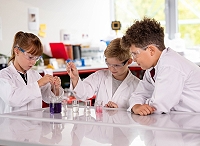 Henkel plant neues MINT-Bildungszentrum in Düsseldorf für mehr als 10.000 Kinder und Jugendliche pro Jahr.