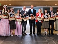50 Jahre Apfelkabinett: Jubiläum mit Biss im Bundeskanzleramt.
